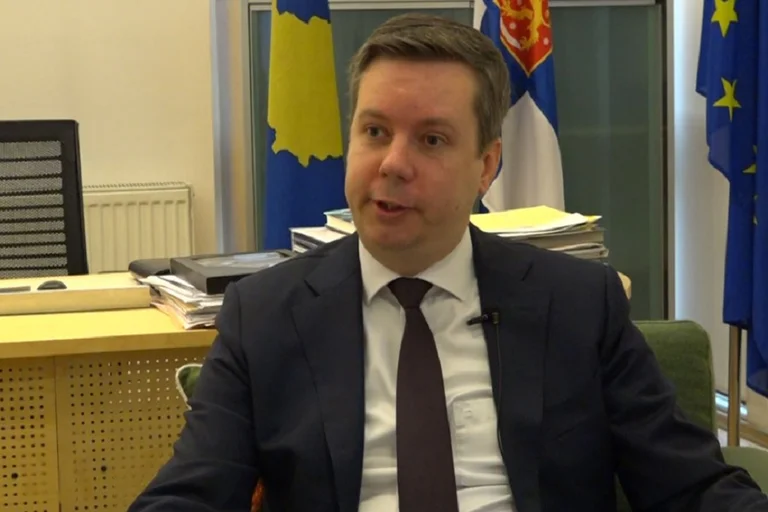 Embajador de Finlandia: Las instituciones de construcción en Kosovo deben suceder pronto