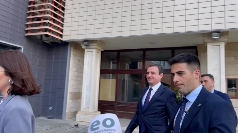 Kurt non risponderà perché torna al Primo Ministro dopo aver fatto il giuramento di vice