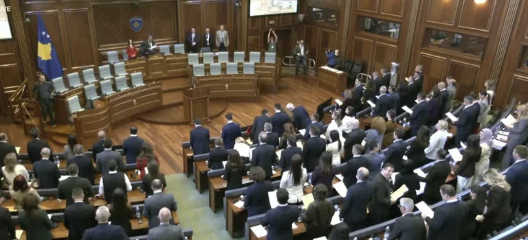 120 Kosovo-Montagemitglieder geschworen in