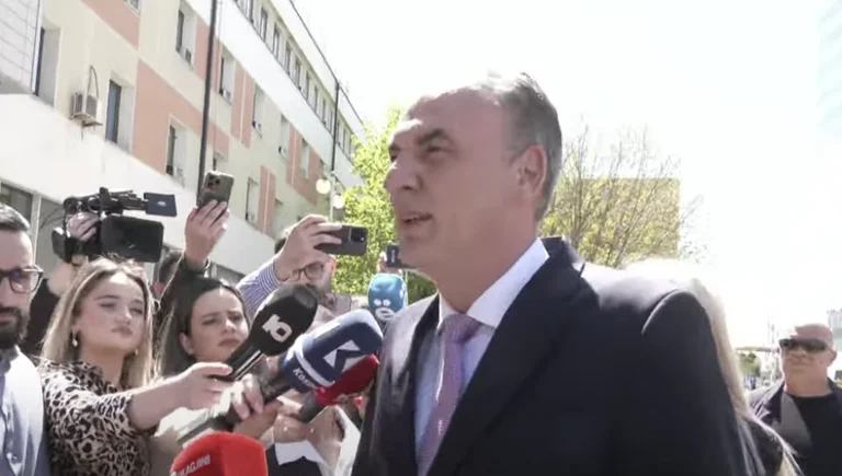Fatmir Limaj spricht vor der Sitzung: Ich hoffe, dass die Abgeordneten für einen Bestätigungsbericht stimmen