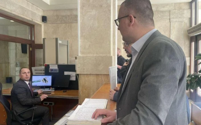 IKD prende la lettera di dimissioni al Parlamento, sarà offerto al governo per firmarlo