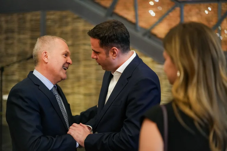 Obadiah bei der Abschiedsfeier des italienischen Botschafters Antonello De Riu: Einige Diplomaten hinterlassen große Zeichen