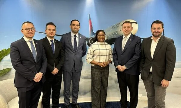 Direct line Pristina -In New York: American Oda discute con representantes de las aerolíneas americanas
