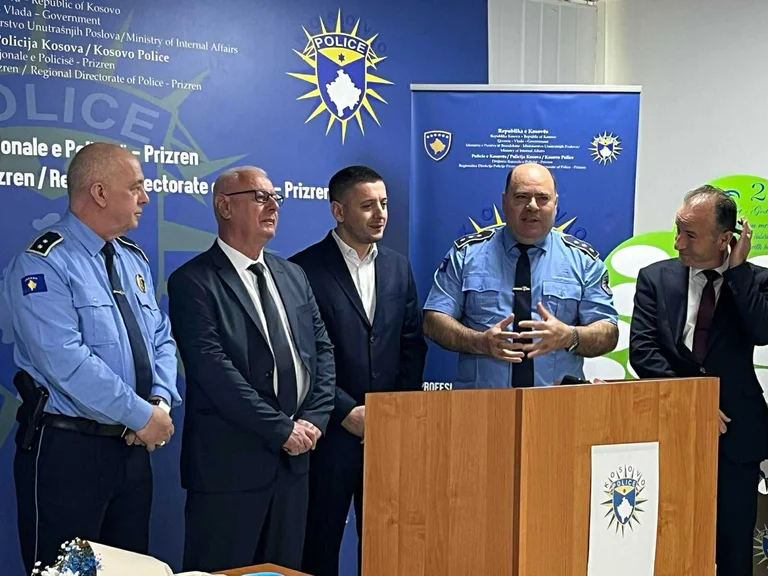 portavoce regionale della polizia del Kosovo per Prizren Vesel Gashi si è ritirato
