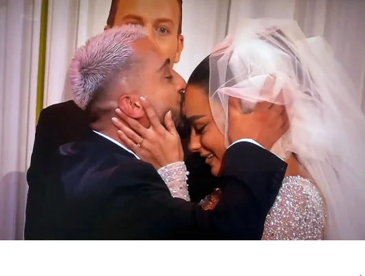 The key is”pishman” who married Egli, removes the ring (Video)