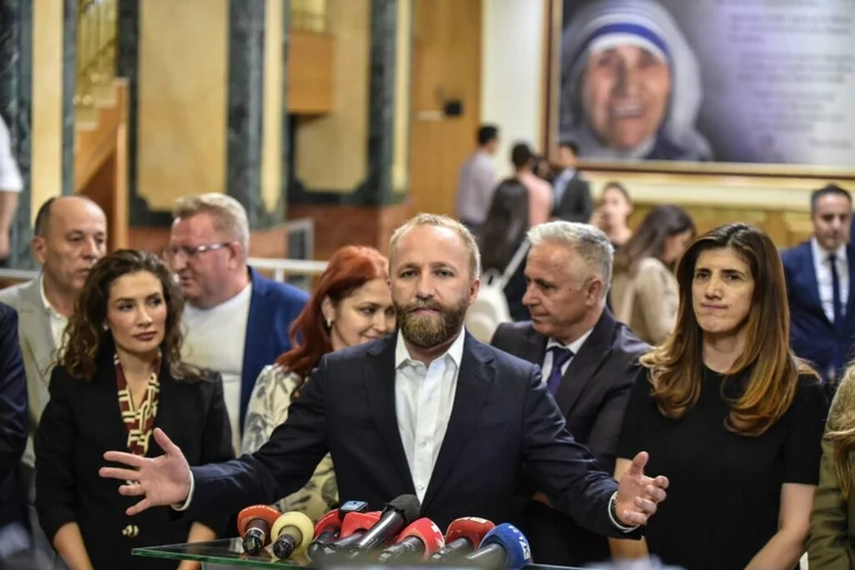 Tahiri: Kurt Government Time è terminato