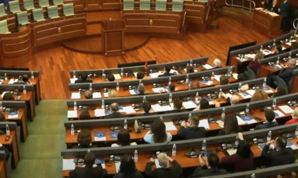 Wonder Agim Bahtiri: Alone applauded after the end of the session was announced, VV Rexhaj returns and sees him in surprise