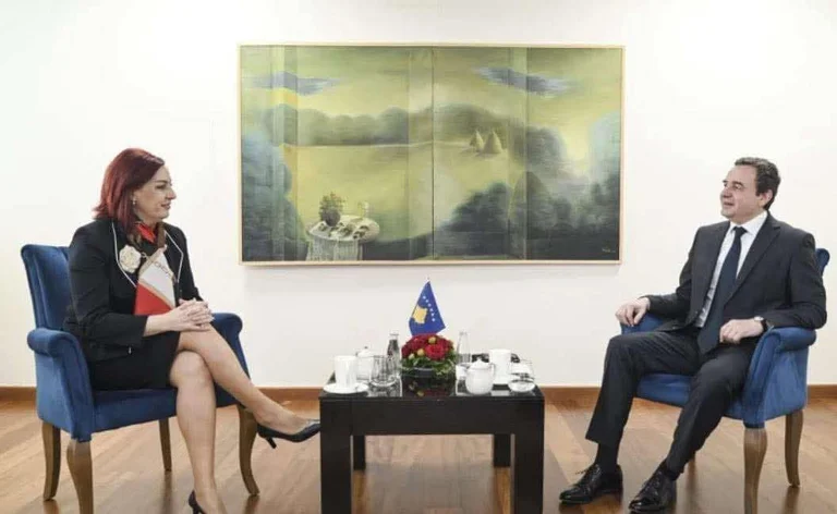Kurt widersetzt sich dem stellvertretenden Premierminister Emilia Redzep aufgrund einer Vereinbarung mit Duda Baljen