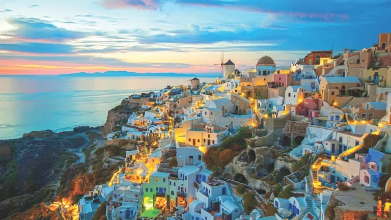 Heavy: Albanian employee dies in Santorini