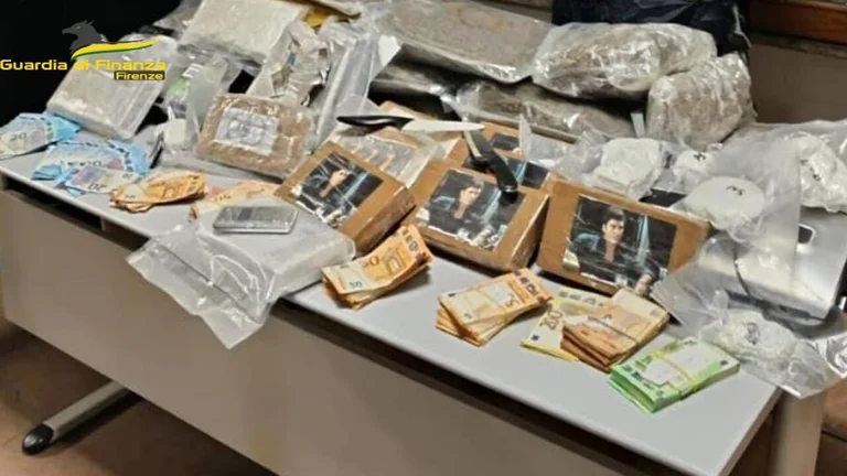 Six mille euros de cocaïne saisie en voiture, Albanais arrêtés en Italie