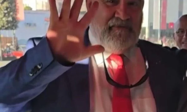 Rama partage LaCivita photo: Vote 5, et Latif lui-même a réalisé qu'il n'y avait pas d'autre moyen.