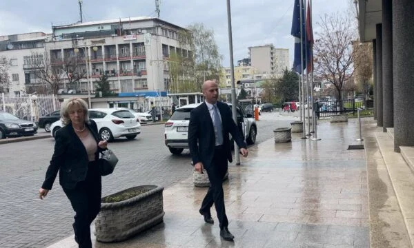 Deputetët e Listës Serbe heshtin, nuk tregojnë nëse do të votojnë për zgjedhjen e kryeparlamentarit