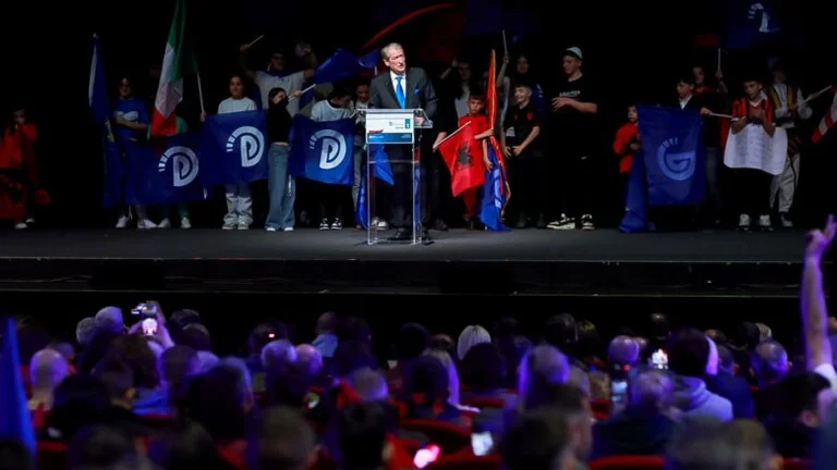 “retour des cendres”, Berisha: Nous sauvons l'Albanie de la seconde dictature.