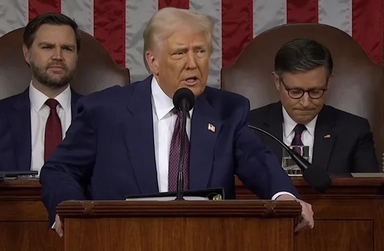 Trump prend du recul, se retire de sa décision