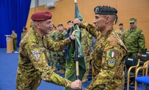 Le Groupe du renseignement, de l ' observation et du renseignement de la KFOR au Kosovo devient un nouveau commandant
