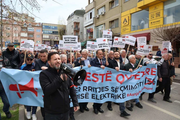Sefaj : Nous protesterons chaque semaine contre la hausse des prix de l'électricité, une tendance à nous voler