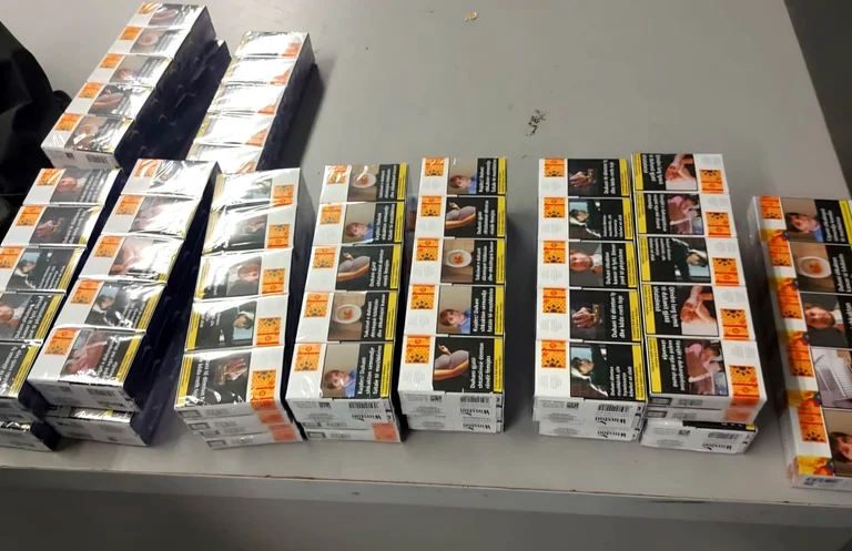 Kosovo police: 382 packs of cigarettes are caught at three passengers at the “Adem Jashar” airport