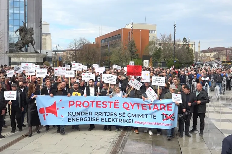 Encore une fois aujourd'hui protester contre le prix de l'électricité