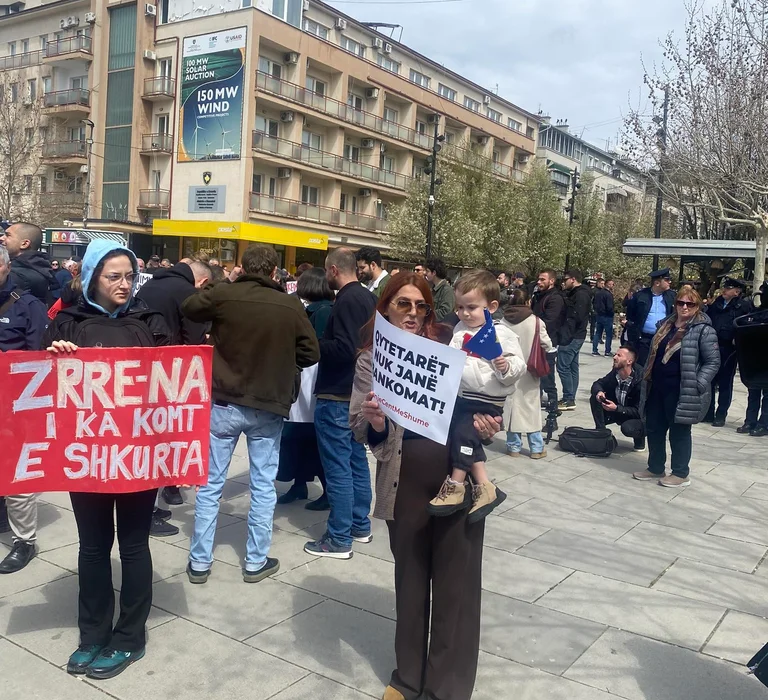 “Z RRE-NA has short computers”: Interesting slogan against ZRE in protest