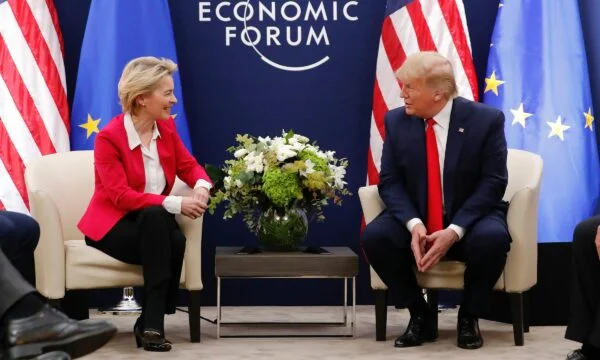 L'Europe s'arrête pendant 90 jours de contre-tarifs qui se préparent pour les États-Unis