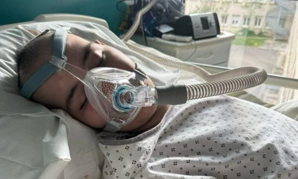 19enne di Pristina ha bisogno del tuo aiuto per guarire