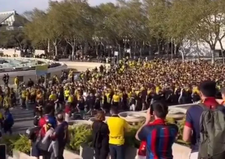 Les fans de Dortmund envahissent Barcelone, unissent massivement leur équipe