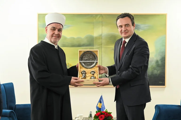 Kurti attend le chef BIX de Bosnie et Hercegovines Huseyin Kavazovic : Nous avons discuté du renforcement de la coopération religieuse