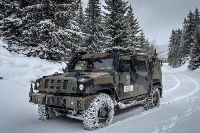 patrullas italianas de la KFOR junto con Serbia en Istog