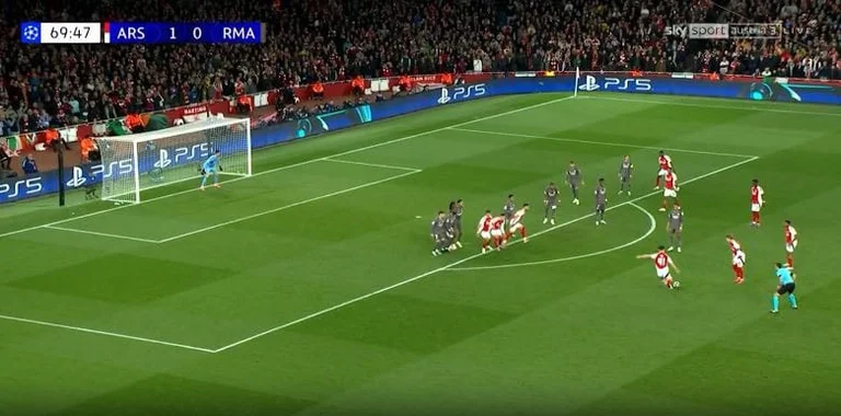 Crazy, crazy is happening at the Arsenal Real match, Rice still shakes the door to kings.