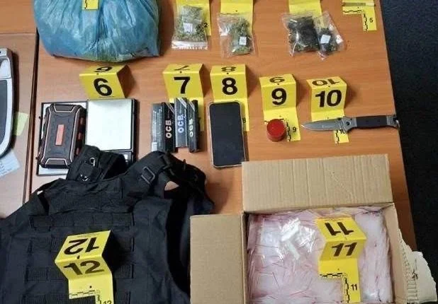 Arrested by a man in Podujevo, police at home find nearly two pounds [2 kg] of drugs and bulletproof fuel