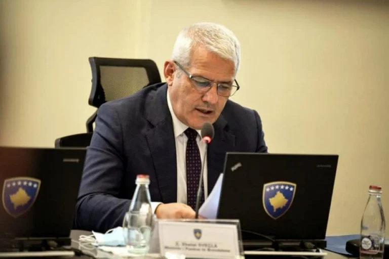 Nga “operacion i përbashkët” në “ranë në radarin e shpejtësisë: Qysh u demantua Sveçla nga Policia për serbët e arrestuar