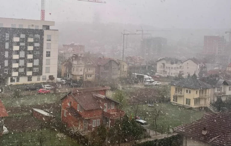 Snow in spring, Kosovo begins to cover
