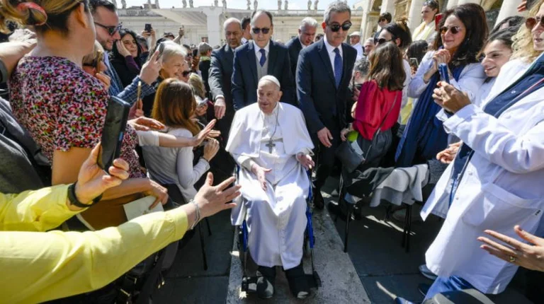 Pope Francis appears in public for the first time since he left the hospital