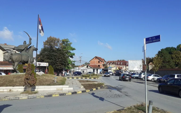 I dubbi di lavorare con i parenti con la lista serba sono annullati a Gracanica