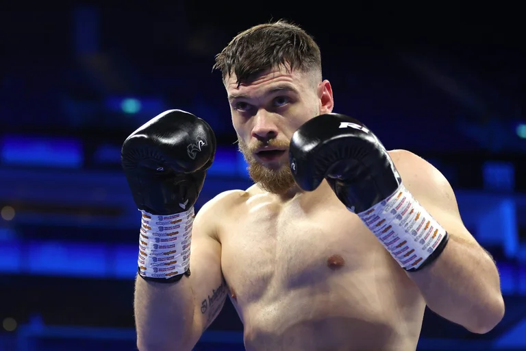 Jurgen Uldaj segna la 20a vittoria nella boxe professionale dopo aver sconfitto Gerardo Mellada