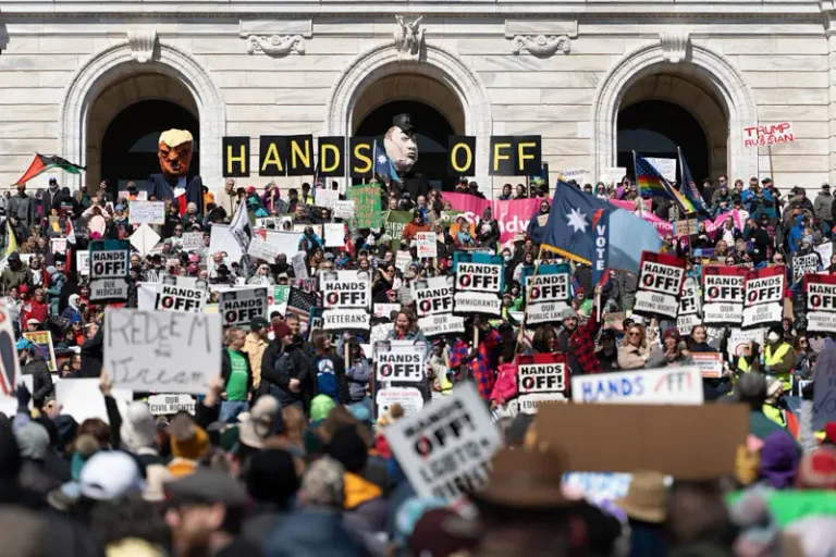 Proteste in den USA als Folge neuer Trump-Tarife fortsetzen