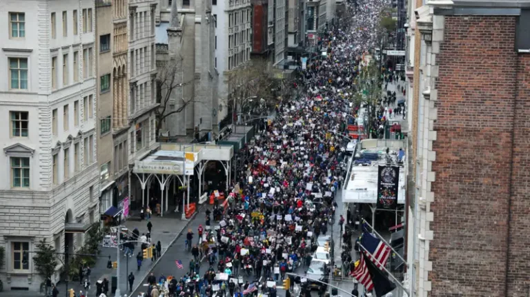 Protesters in New York reach Fifth Avenue