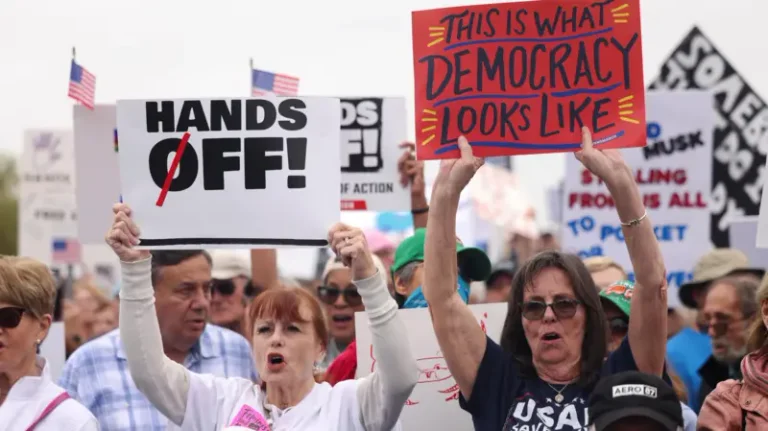 Washington DC protesters declare “not kings”