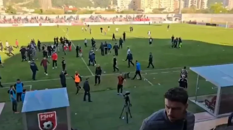 Tension in Vlora, fans enter the field after Bisa's flagger lost