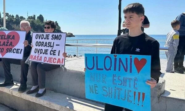 Protests in Ulcinj against sale, beach privatisation