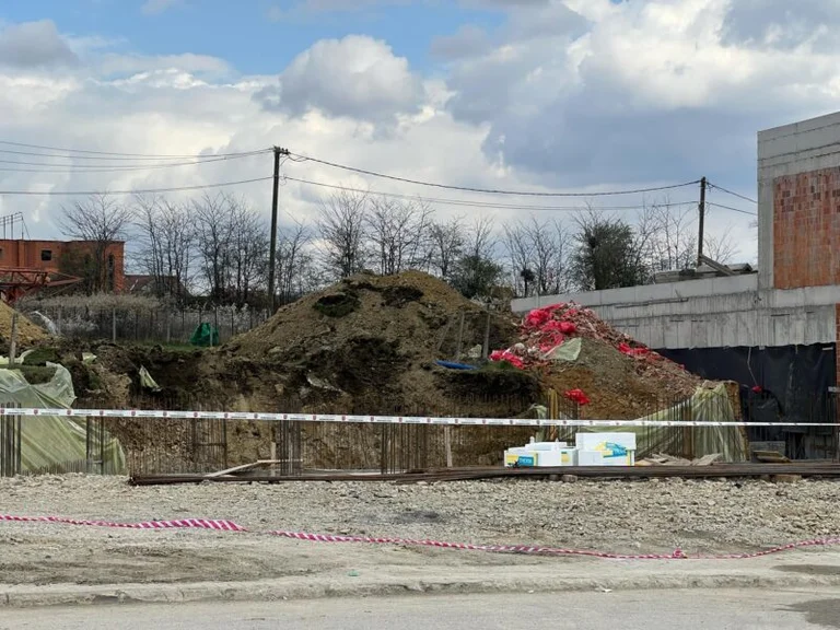 Land slides in Veternik, police block area reports to hurt
