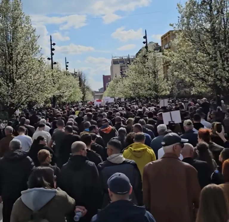 Major citizens' participation in protest against rising electricity prices: No more cents