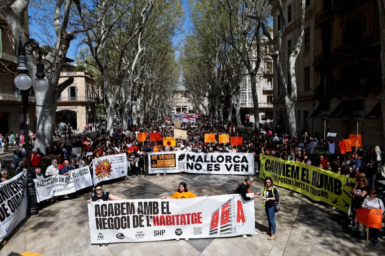 Protester rasen in Spanien gegen Wohnungskrise
