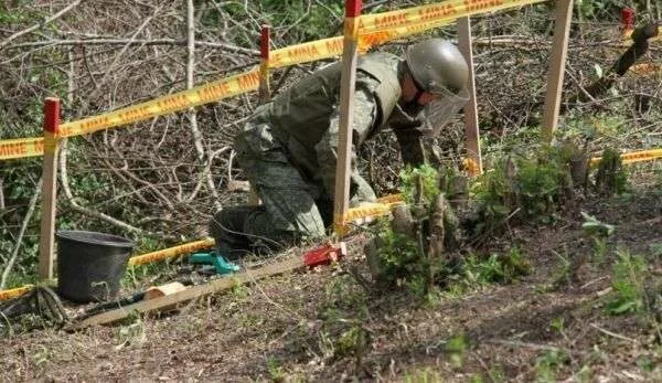 There's an explosive vehicle in the entry Petrova, US KFOR's KSF withdraws without incident