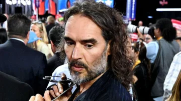 Le comédien Russell Brand est accusé de viol