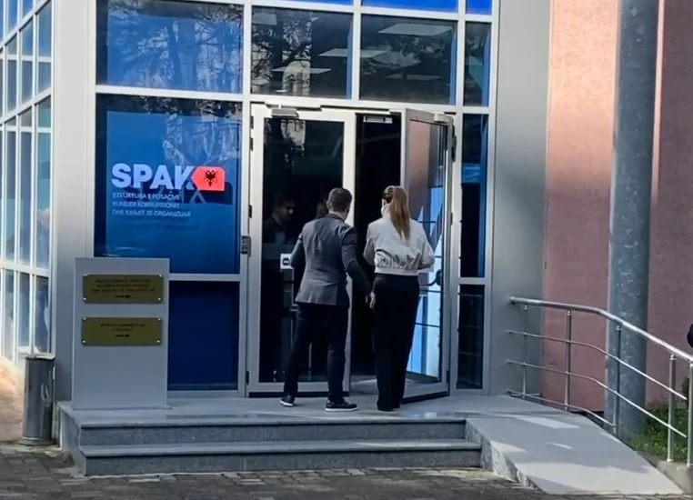 Ayla Xoxa appears at SPAK