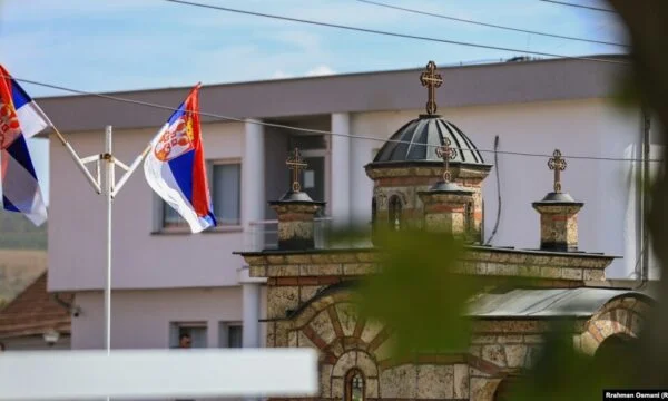 Proteste in Gracanica über die Beschäftigung von engen Menschen mit serbischer Liste