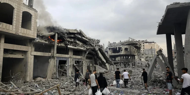 Israeli attack on a school in Gaza, 29 people killed, over 100 injured