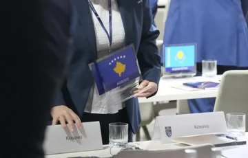 Serbiens Föderation sagt, es hat die Kosovo-Flagge aus dem Kongress U n EFA entfernt