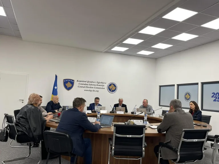 CEC unregisters due partiti politici